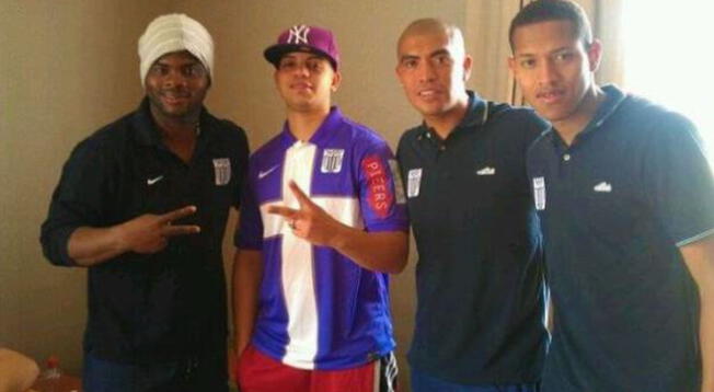 El reguetonero puertorriqueño J. Álvarez con la 'blanquimorada' de Alianza Lima. El reguetonero puertorriqueño J. Álvarez con la 'blanquimorada' de Alianza Lima.