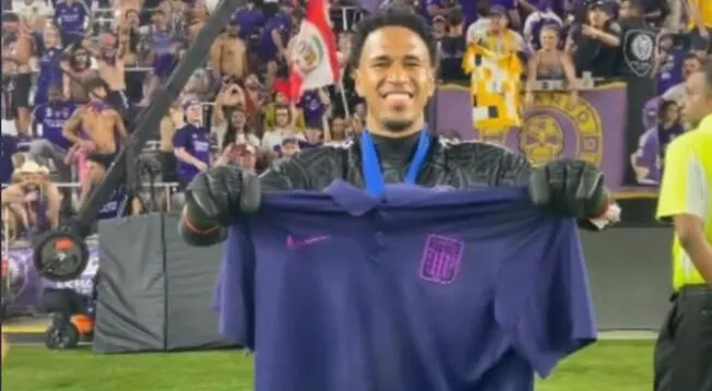 Pedro Gallese posó con camiseta de Alianza Lima tras salir campeón con Orlando City