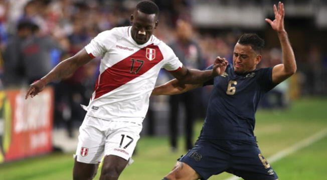 Luis Advíncula ingresó por Luis Abram ante El Salvador.