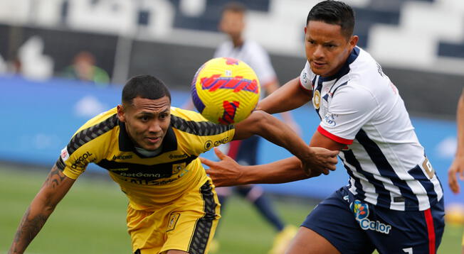 Bryan Reyna jugando ante Alianza Lima este 2022
