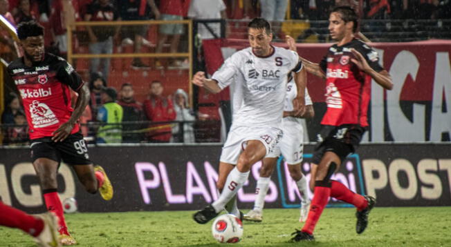 Alajualense y Saprissa igualaron sin goles en la semifinal ida