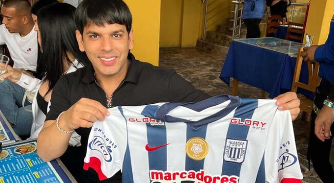 Tito el Bambino posó con la camiseta de Alianza Lima en 'Mi Barrunto'