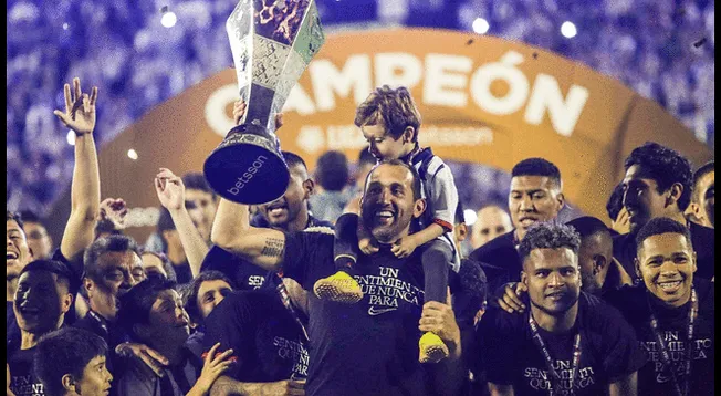 Hernán Barcos bicampeón con Alianza Lima