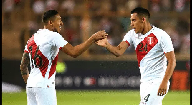 Alex Valera celebra su gol con 'Canchita' González