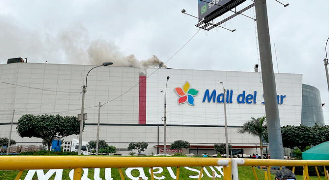 Se registra un incendio en las instalaciones del centro comercial