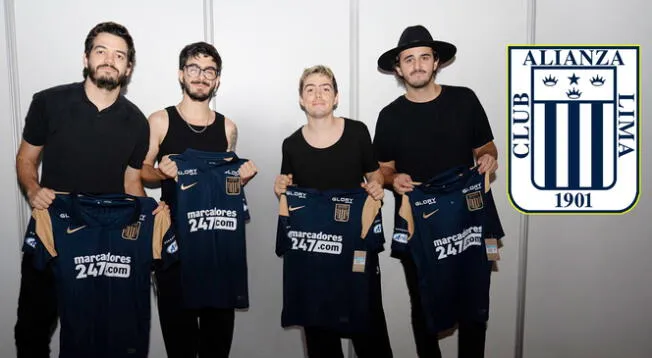 Morat se toma foto con camiseta de Alianza Lima en su visita al Perú.