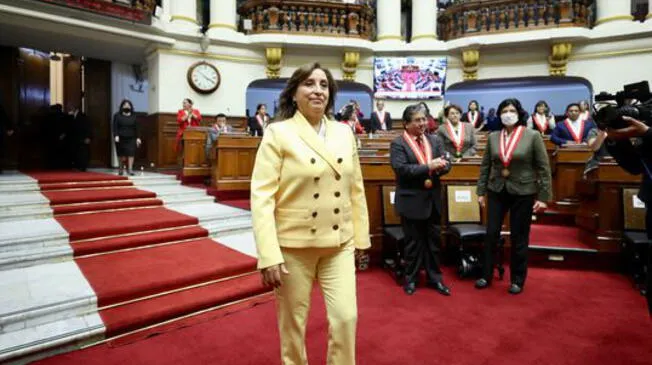 Dina Boluarte juró como presidenta en el Congreso de la República tras vacar a Pedro Castillo.