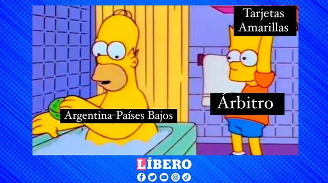 El árbitro de cuartos amonestando a los 'albicelestes'.