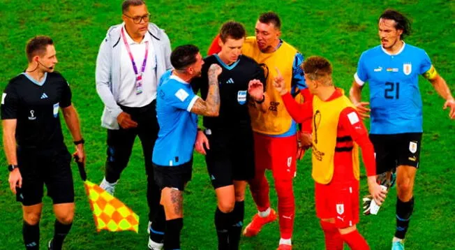 Jugadores de la Selección de Uruguay quedaron enfadados con el árbitro Daniel Siebert. Foto: EFE / EPA
