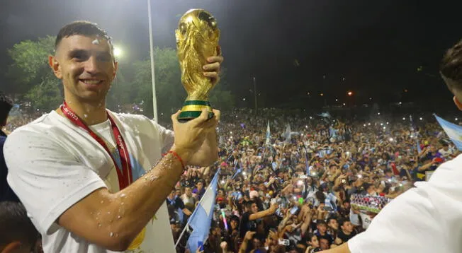 El 'Dibu' Martínez con su gente en Argentina.