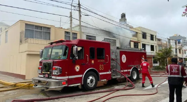 Incendio en vivienda deja a dos adultos mayores heridos en plena navidad