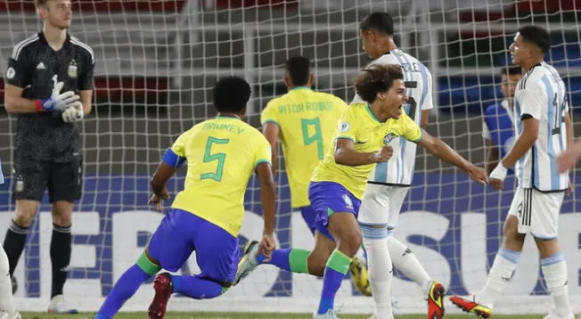 Brasil a un paso de clasificar tras vencer a Argentina por el Sudamericano