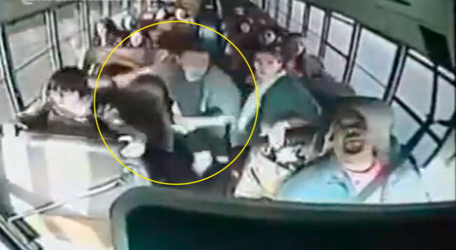 viral: Chofer de bus escolar se desmaya y un niño salva el día con heroíca acción