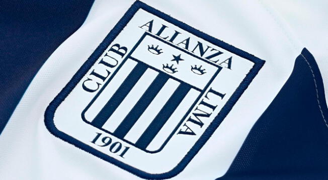 Alianza Lima y su actual escudo, el mismo que utiliza desde los años 90