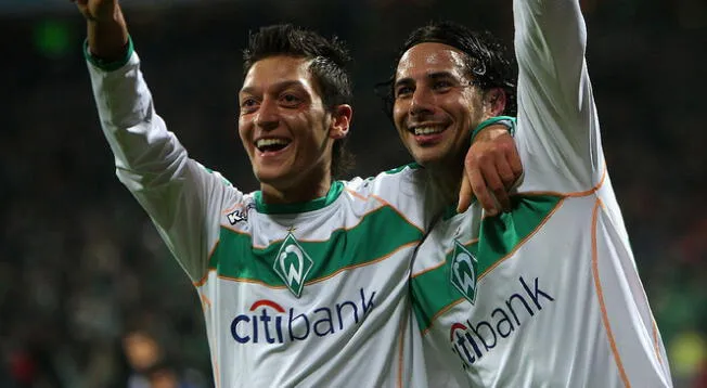 UEFA recordó la dupla de ensueño que formaron Claudio Pizarro y Mesut Özil
