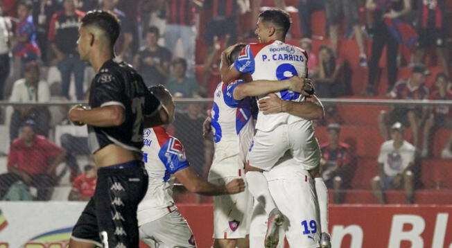 Cerro celebra tras ganarle a General en su cancha.