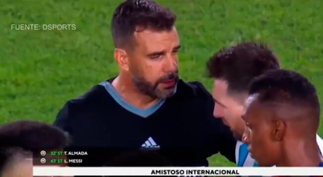 Árbitro le pidió la camiseta a Lionel Messi