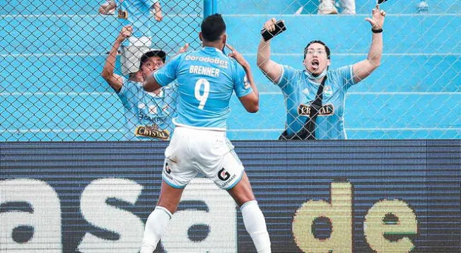 Brenner Marlos celebrando un nuevo gol con Sporting Cristal