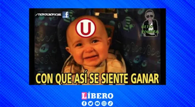 Los hinchas de Universitario celebran el triunfo de su equipo.