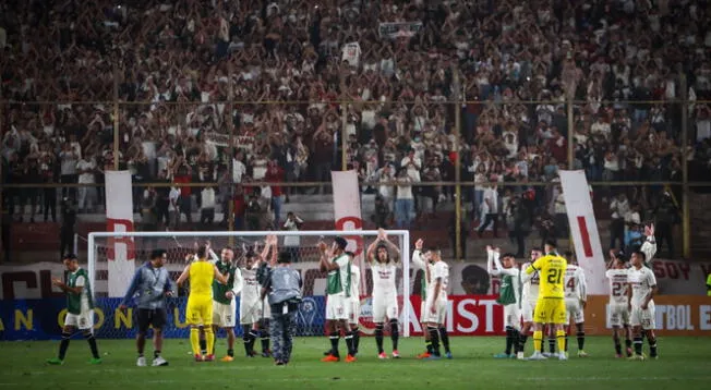 Universitario celebró con su gente el triunfo sobre Independiente Santa Fe (2-0) por la Copa Sudamericana.