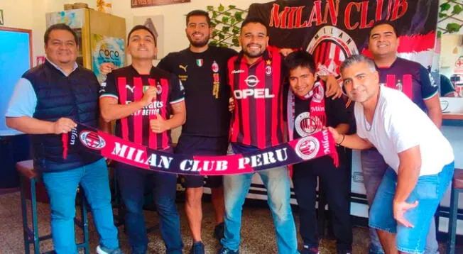 Milan cayó ante Inter en Champions League, pero hinchas peruanos no pierden las esperanzas.