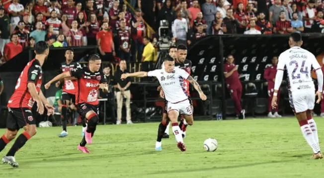 Alajuelense supo imponerse frente a Deportivo Saprissa y lo derrotó por 3-0.