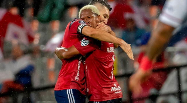 Medellín remontó 2-1 a Nacional y es nuevo líder de su grupo en la Copa Libertadores.