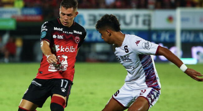 Alajuelense vs Saprissa en el Estadio Alejandro Morera Soto.