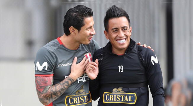 Gianluca Lapadula y Christian Cueva protagonizan emotiva postal de la selección peruana