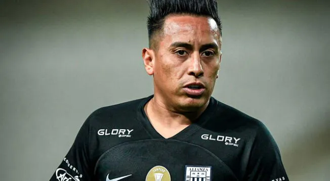 Christian Cueva también despertó la ira de los hinchas de Alianza Lima en el 2015.