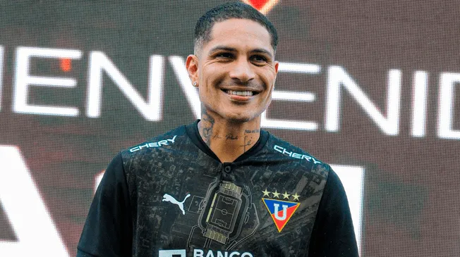 Paolo Guerrero fue presentado a lo grande en LDU de Quito.