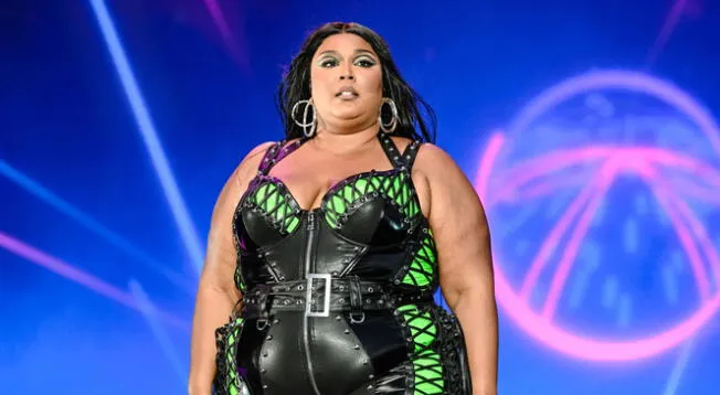 La cantante Lizzo fue denuncia por tres de sus exbailarianas por "hostigamento laboral".