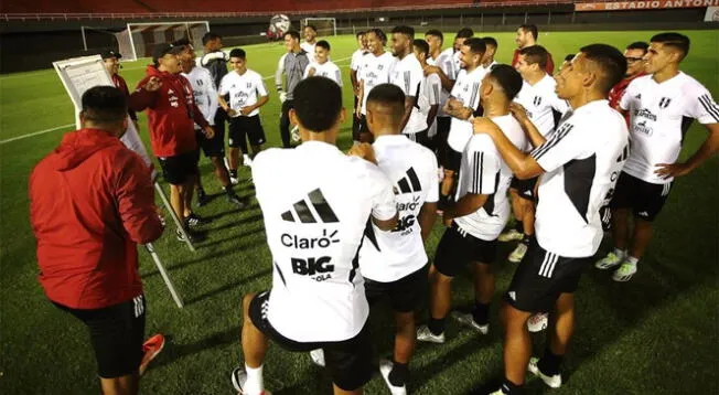 Selección peruana reconoció el campo del Estadio Antonio Aranda previo al duelo con Paraguay.