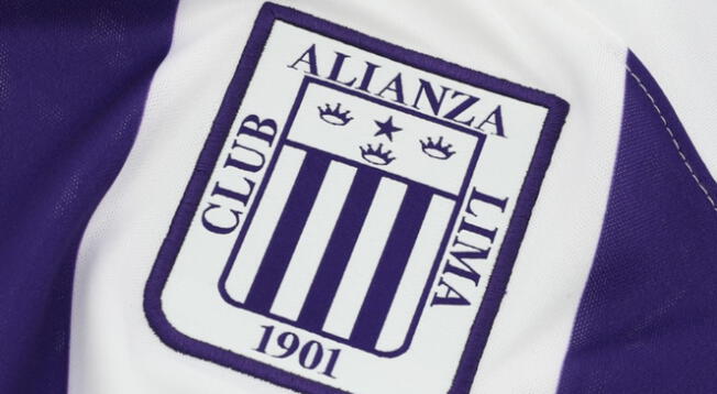 Alianza Lima presentó la camiseta blanquimorada versión 2023
