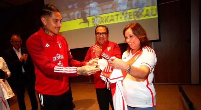 Dina Boluarte estuvo con la selección peruana