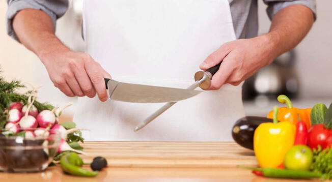 Revisa estos trucos caseros para sacarle el mejor filo posible a tu cuchillo.