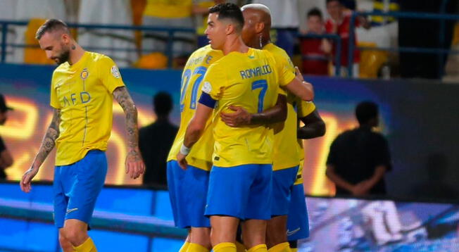 Cristiano Ronaldo celebra un gol de Al Nasser junto a Talisca