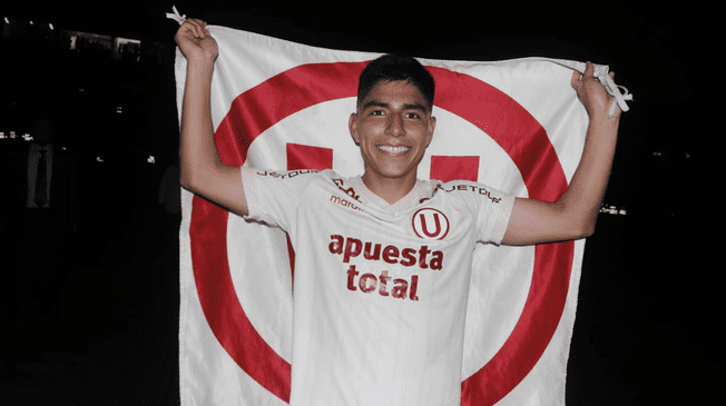 Piero Quispe logró su primer título con Universitario.