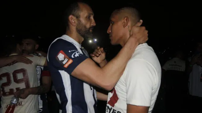 Hernán Barcos y Álex Valera se reencontraron en el campo de juego.