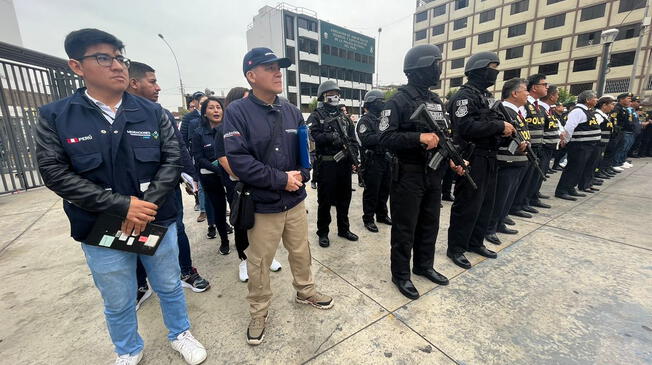 Migraciones y Policía Nacional ya se encuentran en los exteriores del Estadio Nacional de Lima.