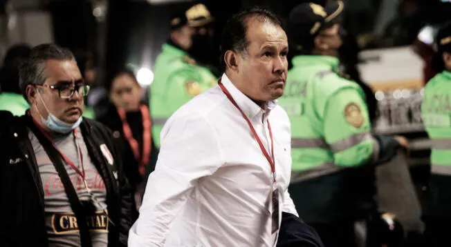 Juan Reynoso ha sido cuestionado por el rendimiento de la selección peruana.