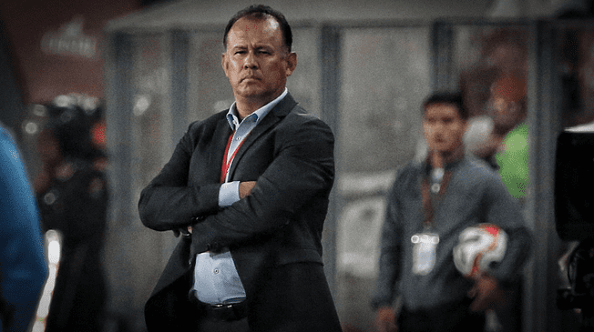 Juan Reynoso deja la selección peruana tras un año y cuatro meses en el cargo.