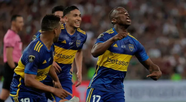 Luis Advíncula es considerado el mejor extranjero del 2023 en Argentina.