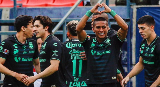 Pedro Aquino fue titular en empate del Santos ante Chivas