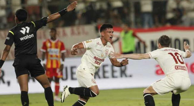 'Tunche' Rivera festeja su gol con Calcaterra en el minuto 85.