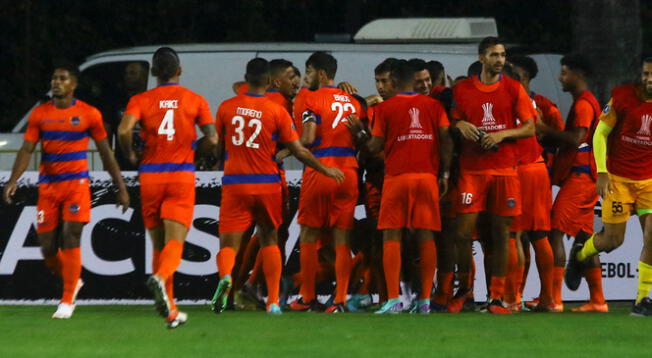Puerto Cabello vs. Defensor  Sporting por Copa Libertadores