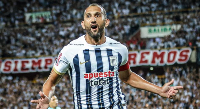 Hernán Barcos saludó a Alianza Lima por un año más de vida.