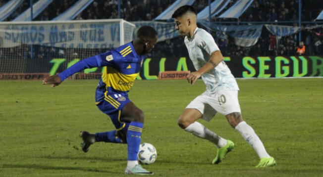 Luis Advíncula tuvo una pobre actuación ante Atlético Tucumán