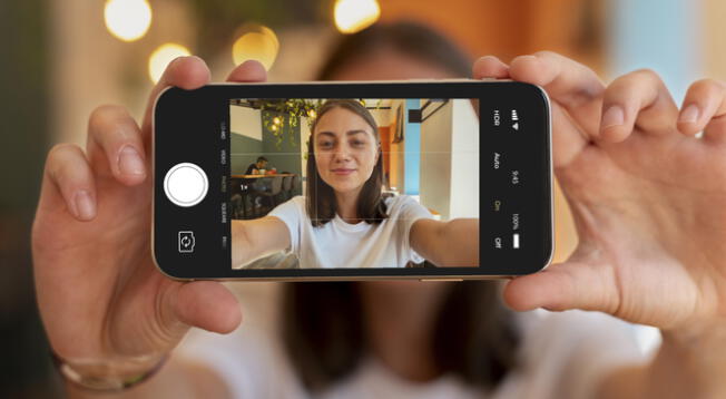 Aprende a capturar fotos y videos en tu iPhone sin necesidad de tocar la pantalla.