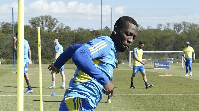 Luis Advíncula renovó contrato con Boca Juniors hasta el 2026. Foto: Boca Juniors